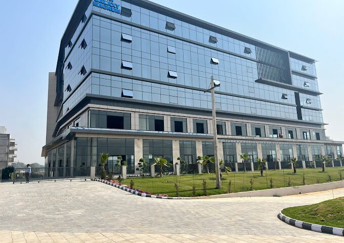 Pre- leased Office Space in Magnum City Centre Sector 63A, Gurgaon 1508 Sq ft