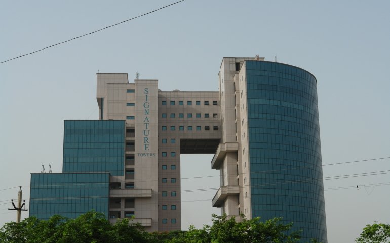 Pre- leased Office Space in Signature Towers Sector 41, Gurgaon 2850 Sq ft