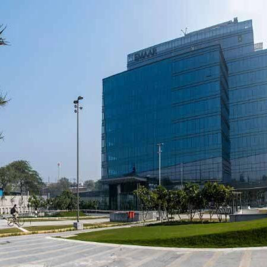 Emaar-Capital-Tower-on-MG-Road-3-770x450